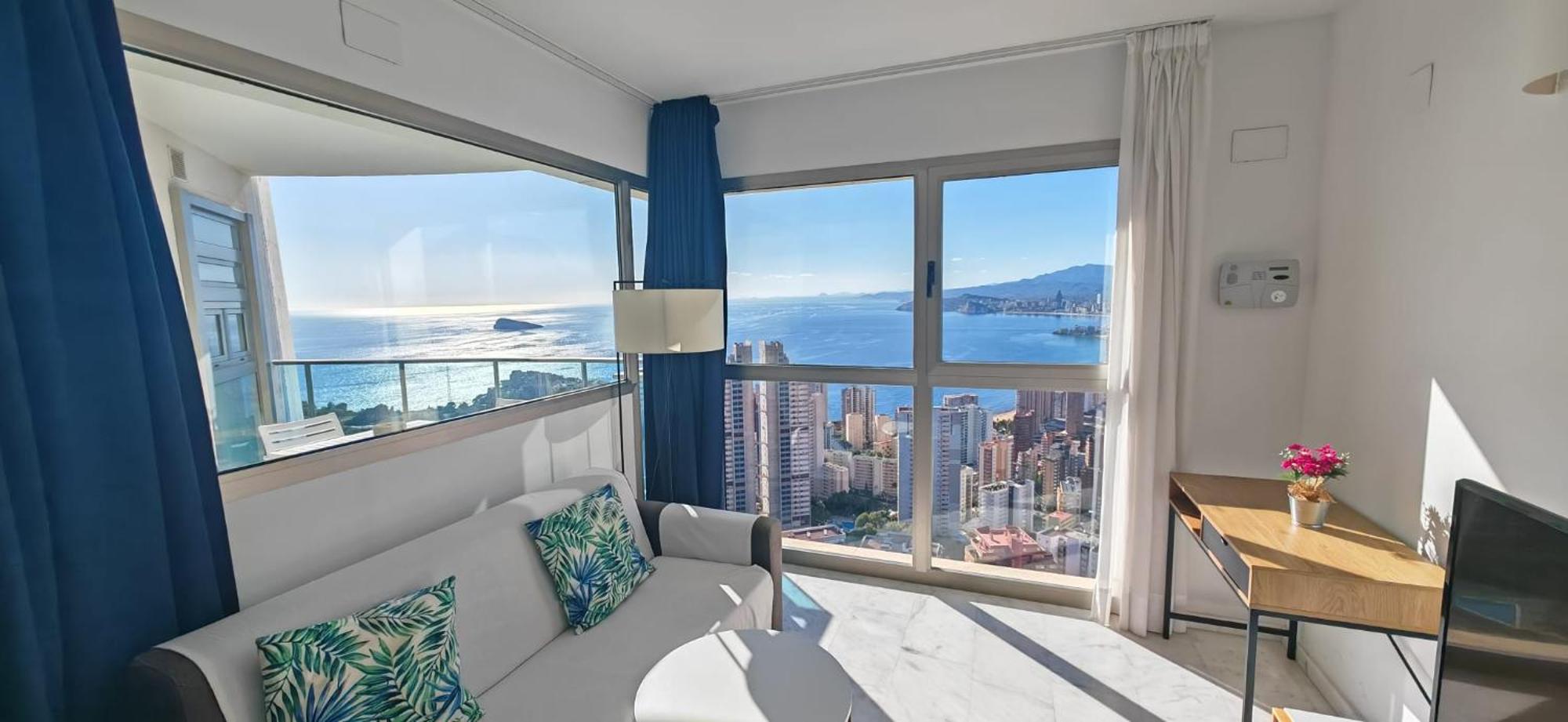 Highrise Apartment With Private Terrace & Sea Views - 34Th Floor Бенидорм Экстерьер фото